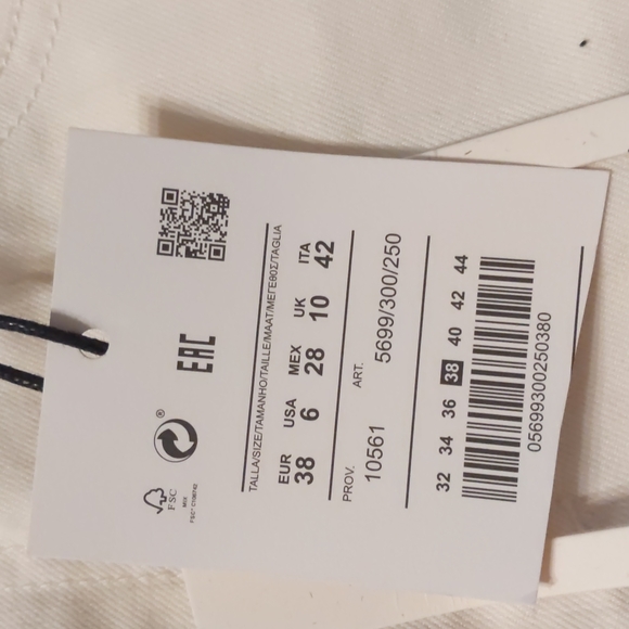 Pull&Bear white denim shorts, size 6 - Picture 11 of 14